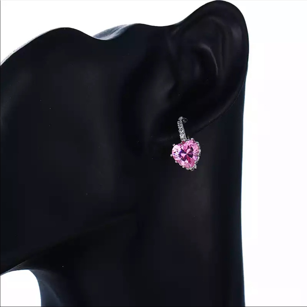 New Women’s 925 Silver Beautiful Heart Sapphire Earrings - Picture 3 of 3